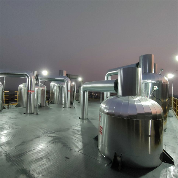 陜西某焦化濃鹽水提鹽項(xiàng)目蒸發(fā)器設(shè)備安裝現(xiàn)場(chǎng)